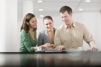 2017年在上海外資企業合伙人變更登記應提交哪些材料？