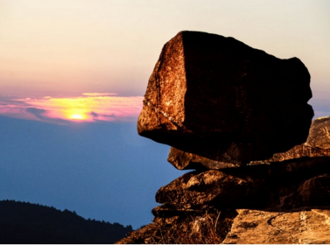 1472019453275497.jpg “鐵榔頭”被搬上山.jpg