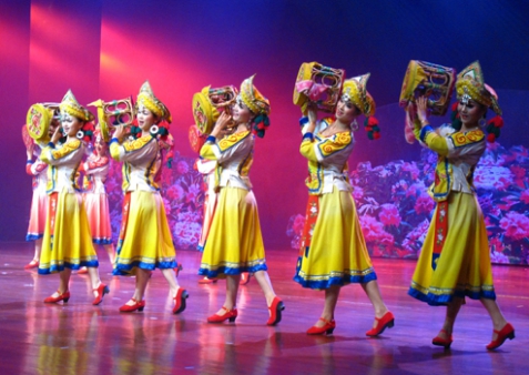 1473401386356191.jpg 彝族能歌善舞.jpg